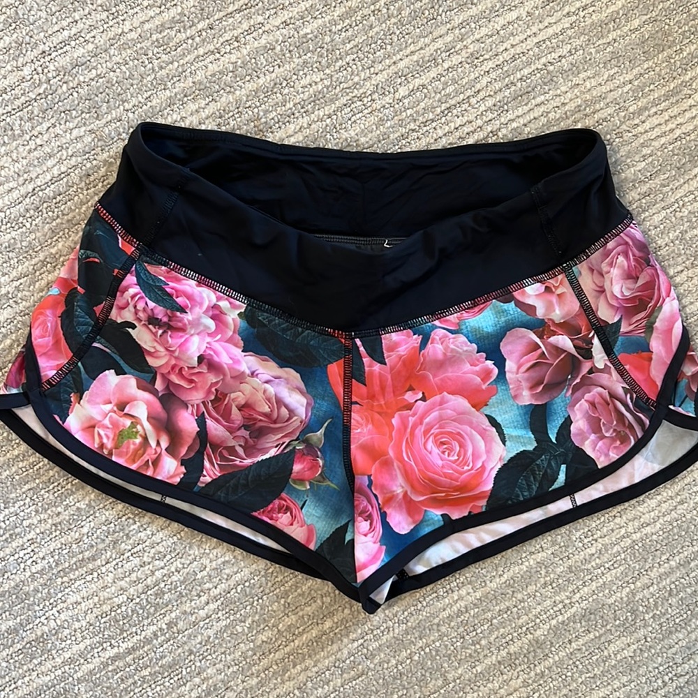 SUPER RARE Lululemon Run Speed Short Secret Garden Sz 6